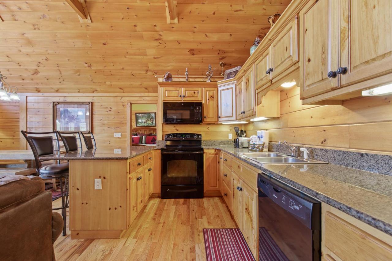 Above The Clouds, 4 Bedrooms, Pool Access, Private, Gaming, Sleeps 16 Гатлинбург Экстерьер фото